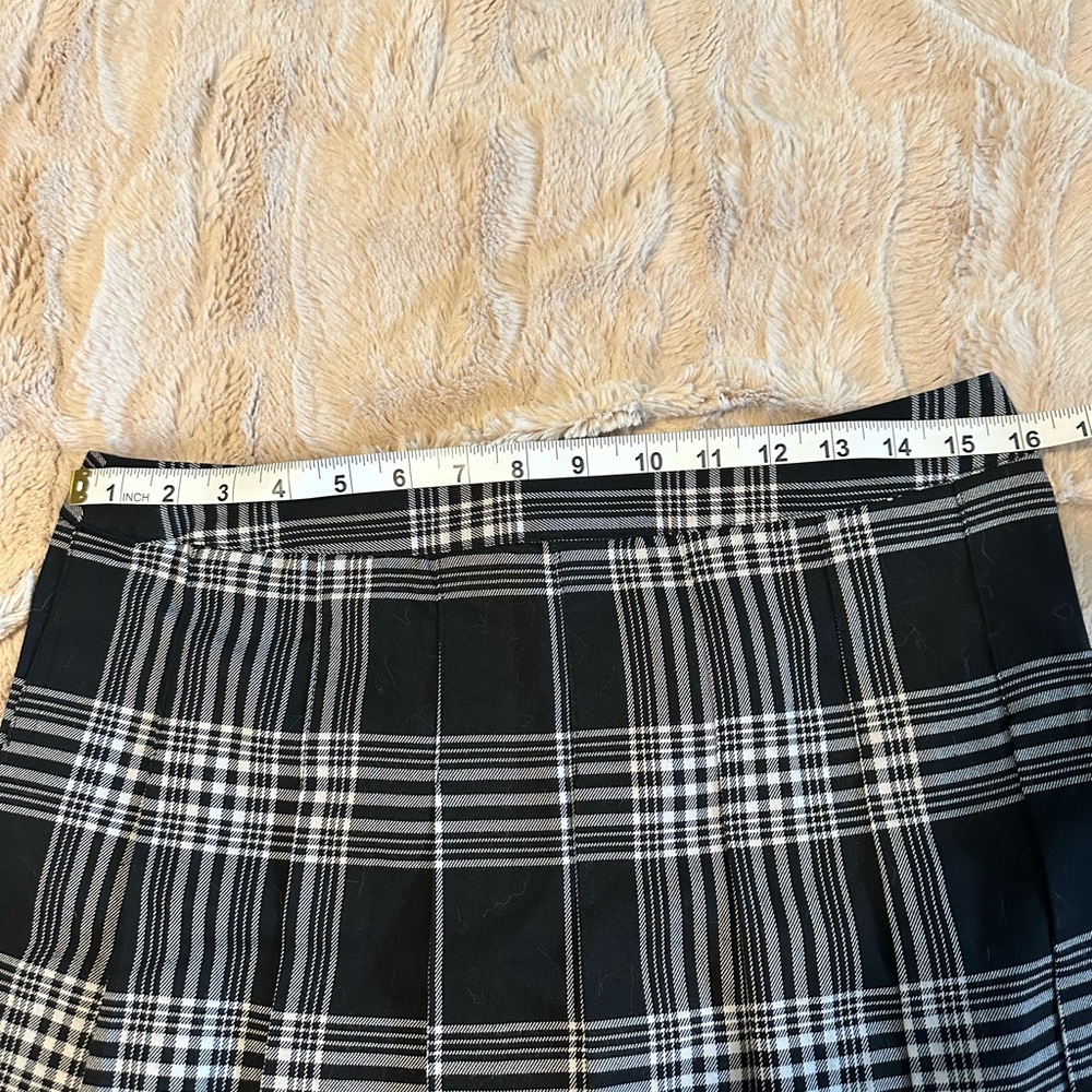 Harlow Black and White Pleated Mini Skirt - Picture 5 of 7